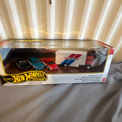 Hot wheels premium - wheels, bre