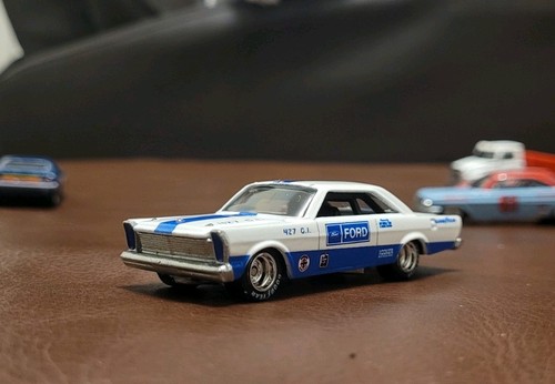 Hot wheels premium - hot,